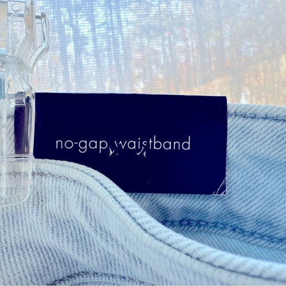 NWT Ava & Viv Light wash denim high rise shorts in size 20. Distressed hem, slim - Picture 7 of 9